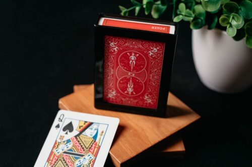 Aprende con el mago Julio Ribera a desaparecer una baraja de cartas