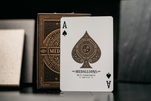 Comprar cartas de poker con diseño premium dorado Medallion