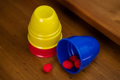 Comprar cups and balls de plástico baratos y económicos para trucos de niños