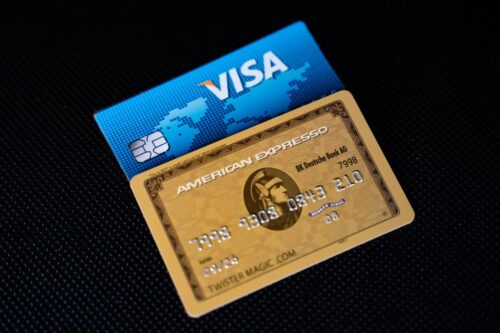 Convierte un billete en una tarjeta de crédito visualmente con Get Money de Louis Frenchy y George Iglesias y Twister Magic