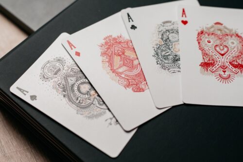 Diseño de ases de poker personalizados premium de Theory 11