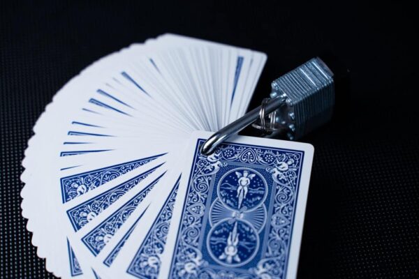 Truco de magia de Harry Houdini con baraja de cartas